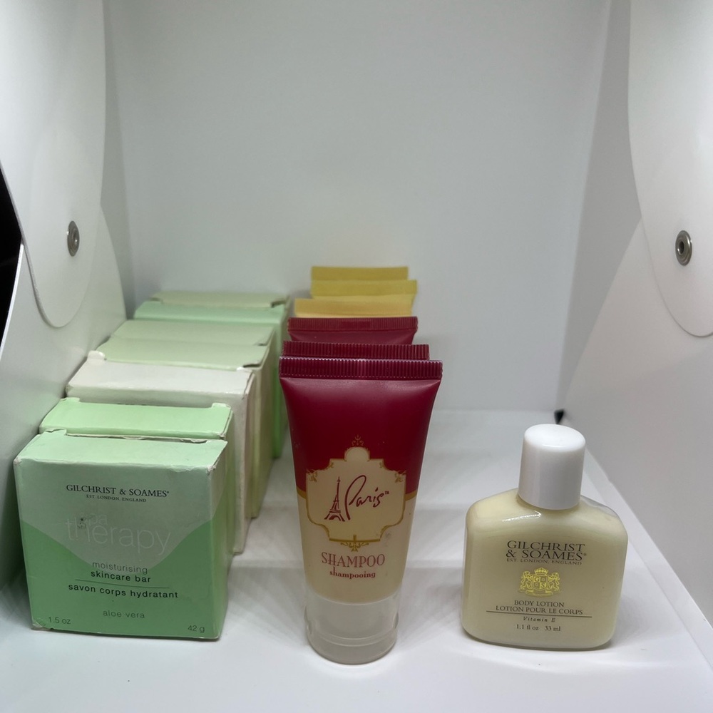 Gilchrist Soames WHITE TEA 3-Conditioner,‎ 3-Shampoo,1-Lotion & 7-Skincare Soaps